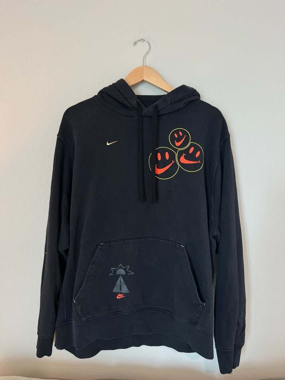 Nike, Sportswear Go The Extra Smile Graphic Hoodie, Streetwear, Black XL